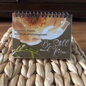 Be Still and Know Scriptures, Prayers, and Words of Encouragement flip book
